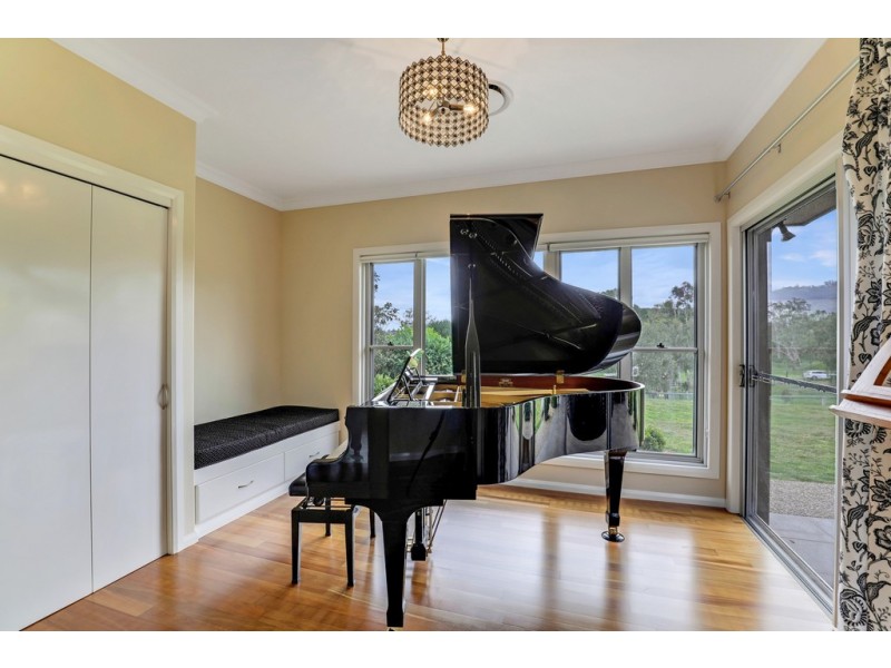 18 Smith Creek Road, Vale View QLD 4352