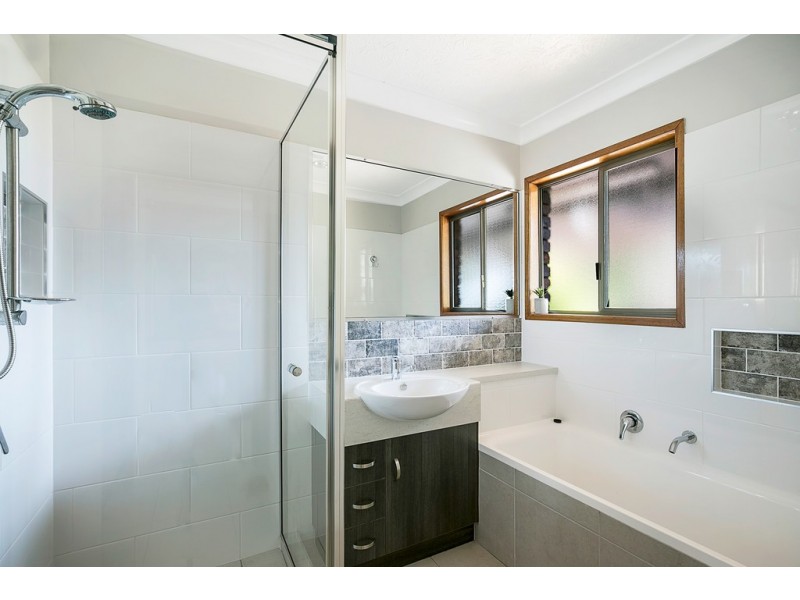 15 Hamblin Court, Mount Rascal QLD 4350