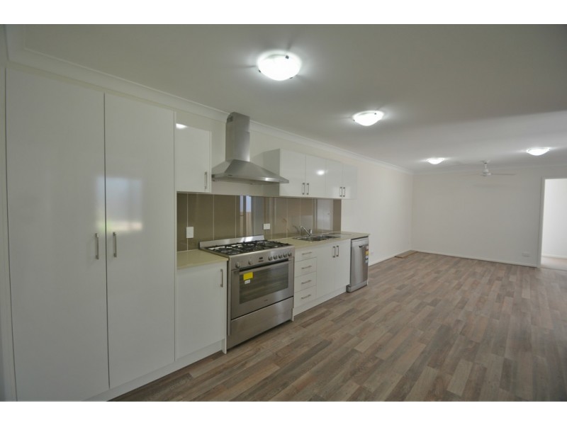 2/12 Carlin Street, Glenvale QLD 4350