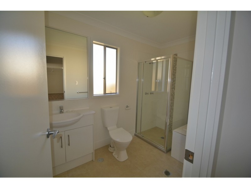 2/12 Carlin Street, Glenvale QLD 4350