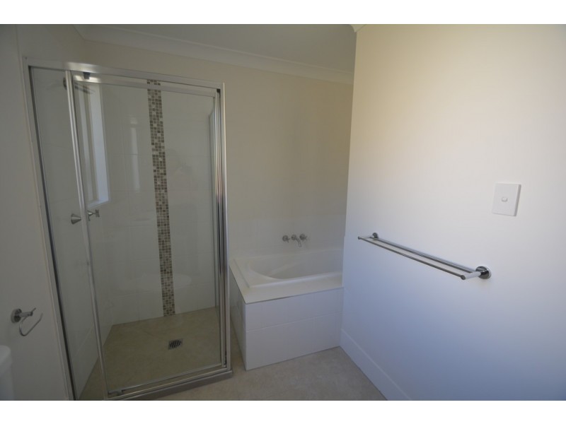 2/12 Carlin Street, Glenvale QLD 4350