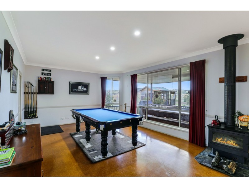 17 Reuchle Road, Glencoe QLD 4352