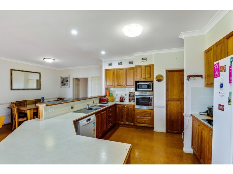 17 Reuchle Road, Glencoe QLD 4352