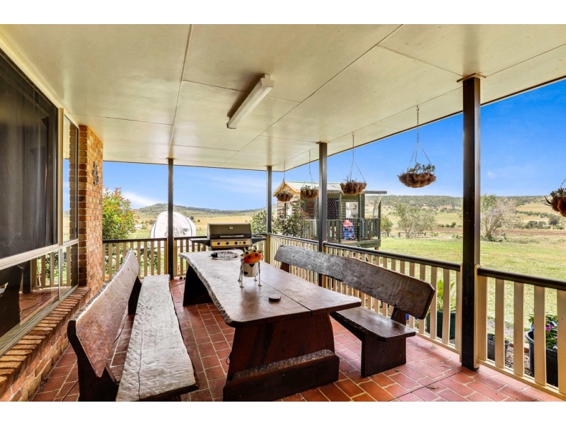 17 Reuchle Road, Glencoe QLD 4352