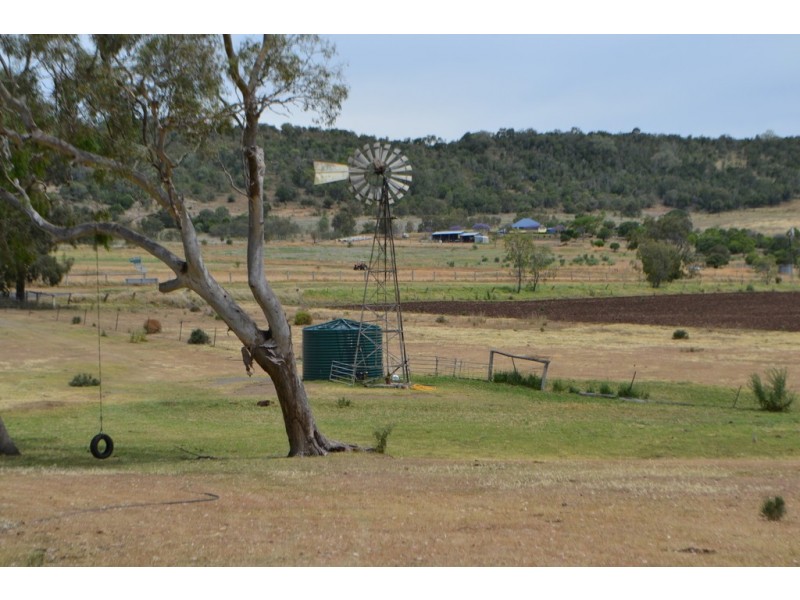 17 Reuchle Road, Glencoe QLD 4352