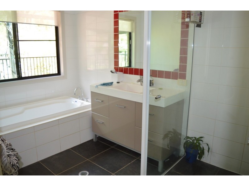 89 Smith Creek Road, Vale View QLD 4352