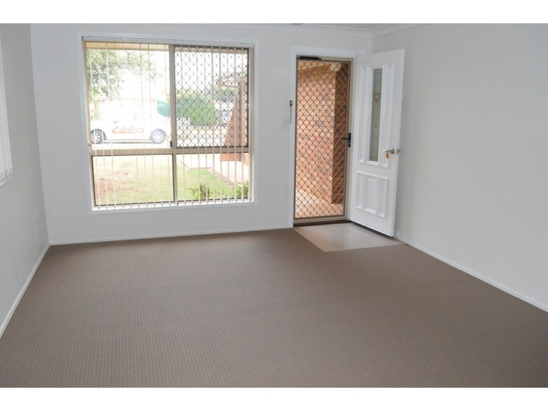 2/328 Spring Street, Kearneys Spring QLD 4350