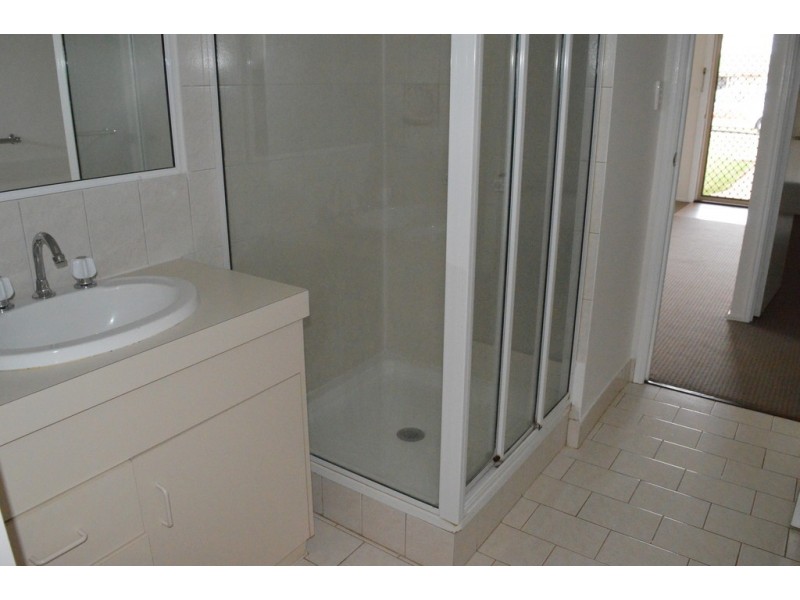 2/328 Spring Street, Kearneys Spring QLD 4350