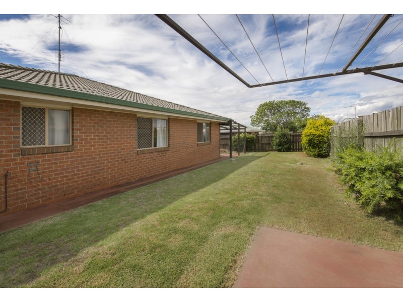 22 Arabian Street, Harristown QLD 4350
