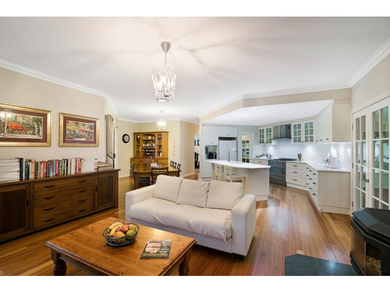 2 Saintly Place, Hodgson Vale QLD 4352