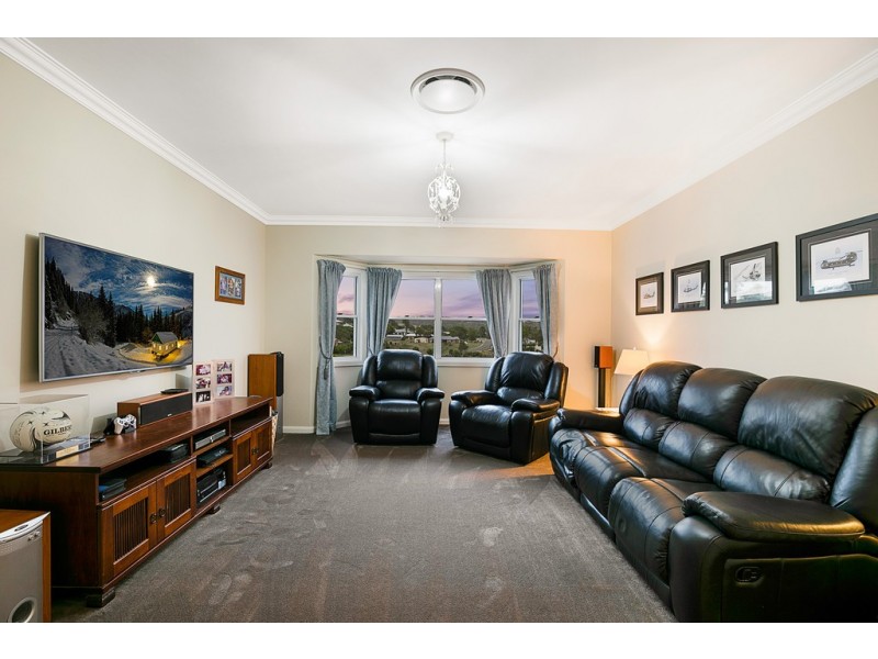 2 Saintly Place, Hodgson Vale QLD 4352