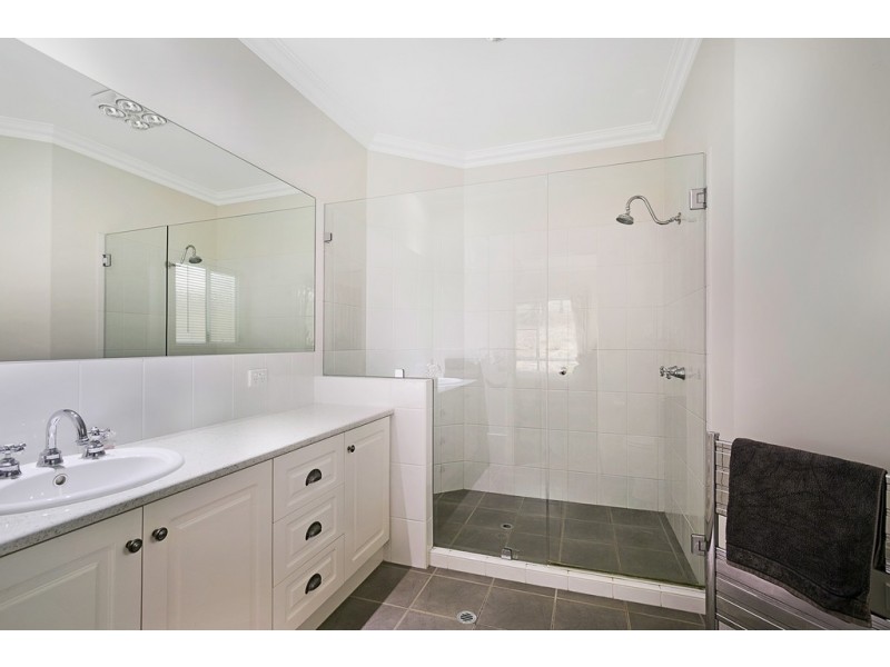 2 Saintly Place, Hodgson Vale QLD 4352