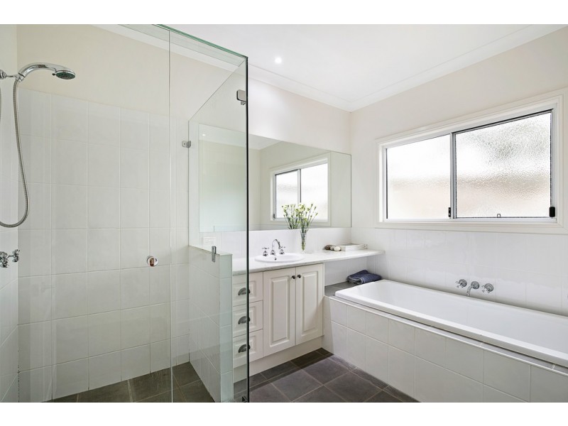 2 Saintly Place, Hodgson Vale QLD 4352