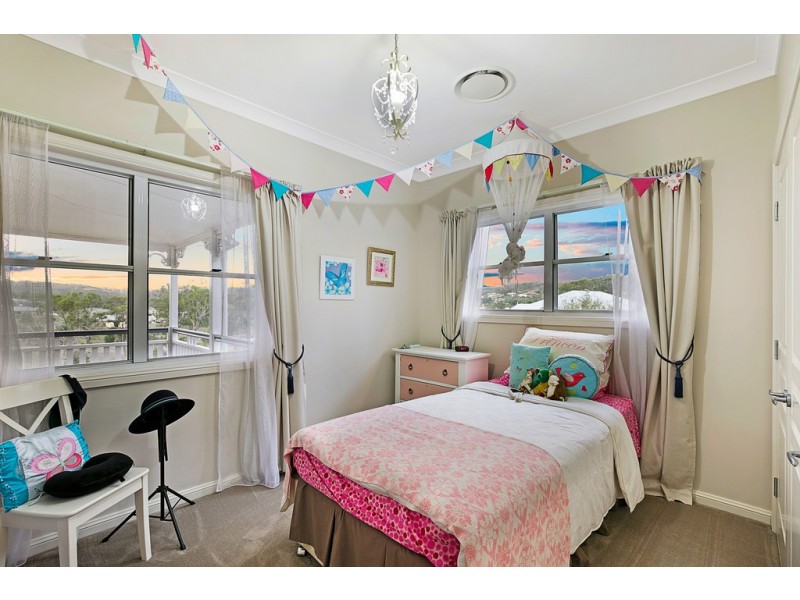 2 Saintly Place, Hodgson Vale QLD 4352