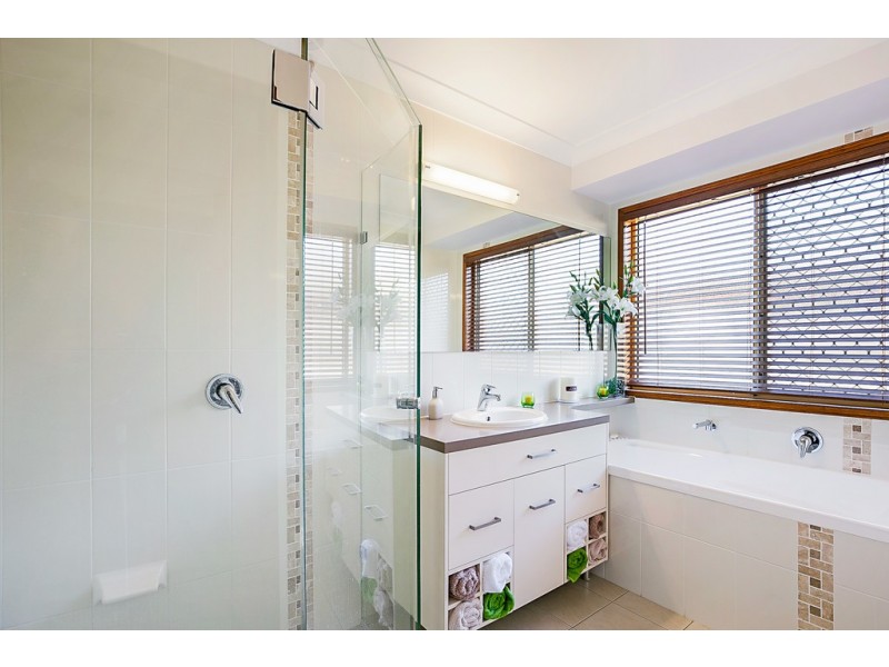 490 West Street, Kearneys Spring QLD 4350