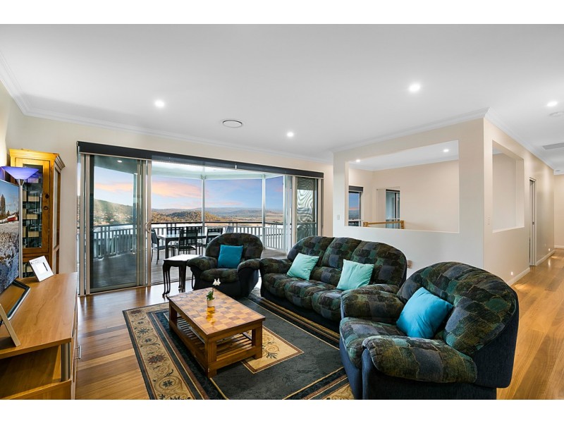 18 Manikato Drive, Hodgson Vale QLD 4352