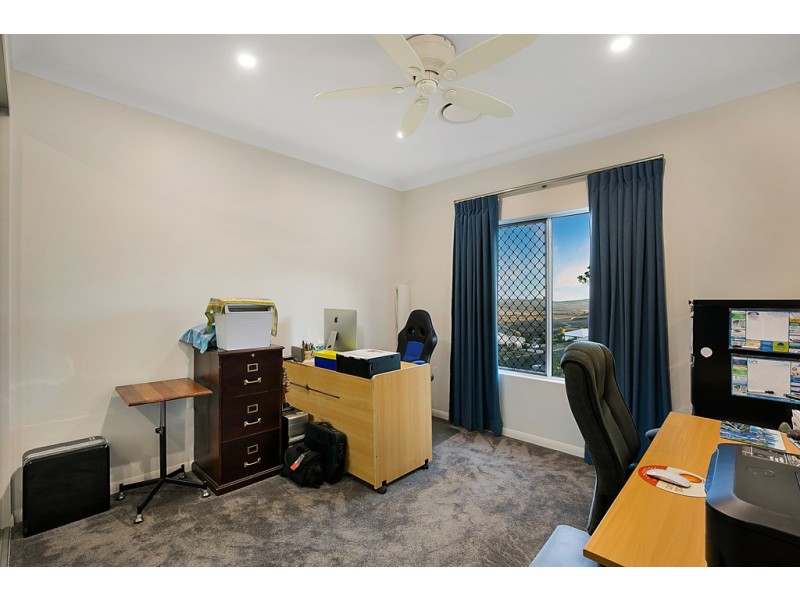 18 Manikato Drive, Hodgson Vale QLD 4352