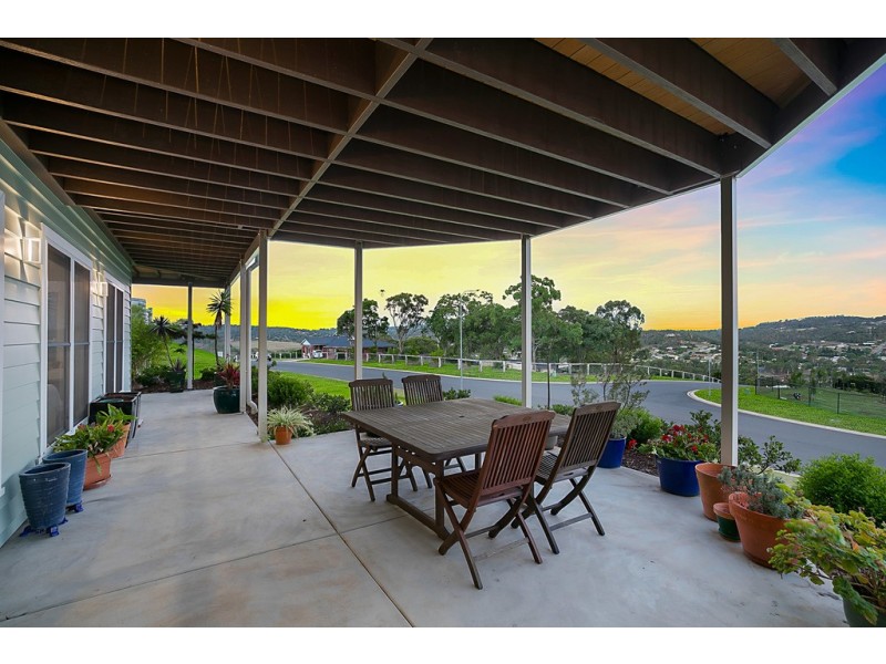 18 Manikato Drive, Hodgson Vale QLD 4352