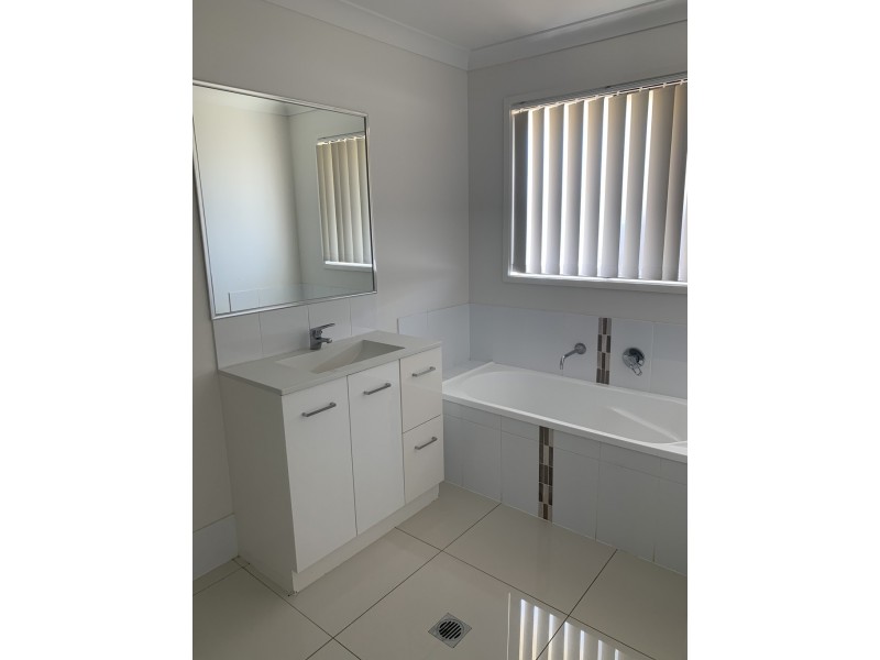 30 Weebah Place, Cambooya QLD 4358