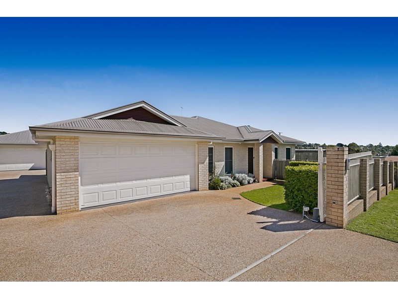 1/3 Fuschia Street, Middle Ridge QLD 4350