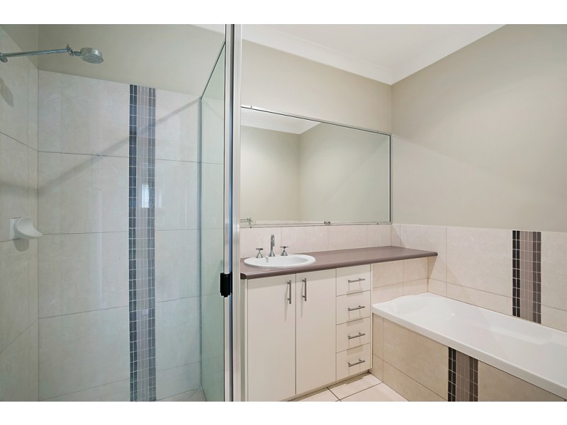 1/3 Fuschia Street, Middle Ridge QLD 4350