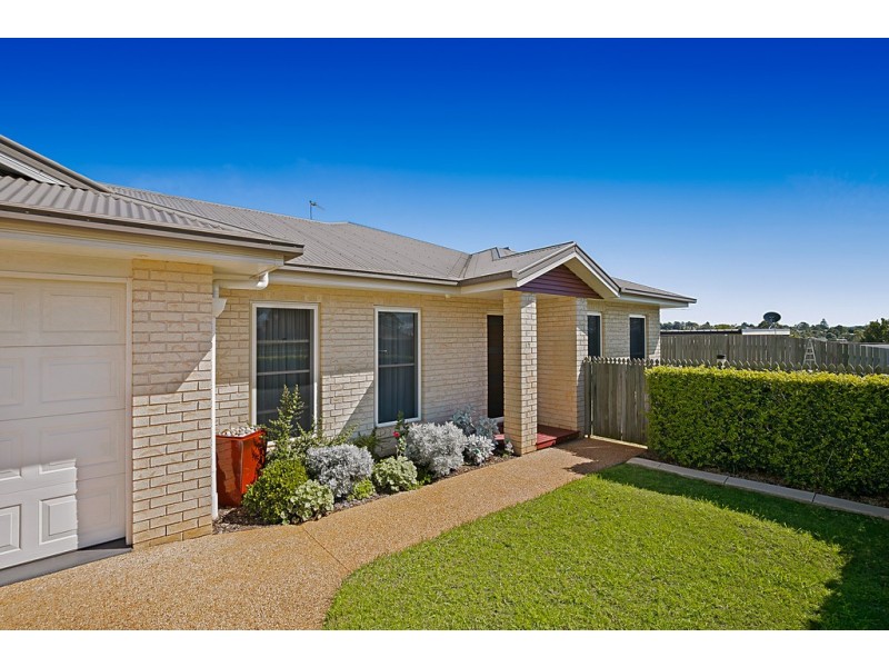 1/3 Fuschia Street, Middle Ridge QLD 4350
