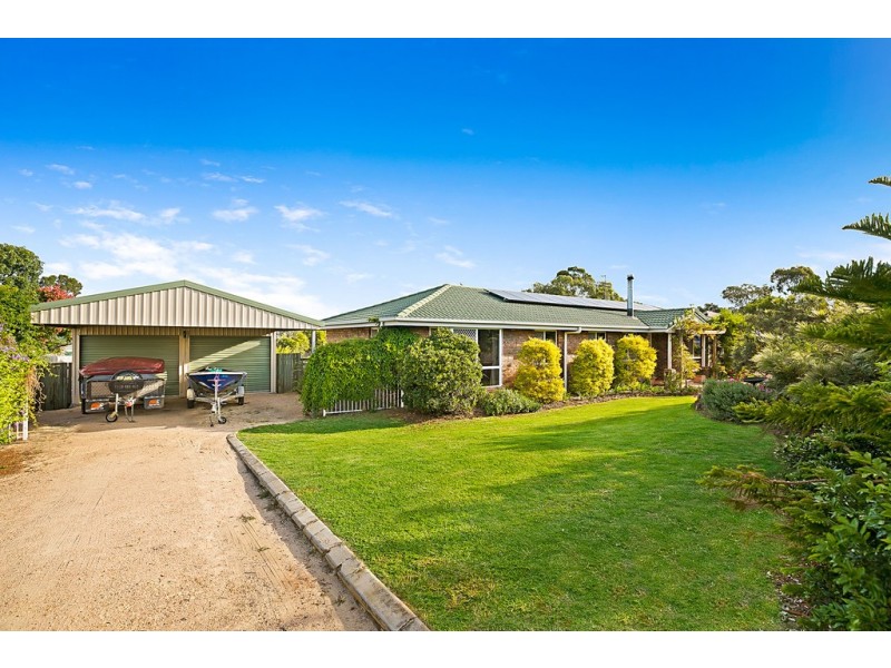 15 Belclaire Drive, Westbrook QLD 4350