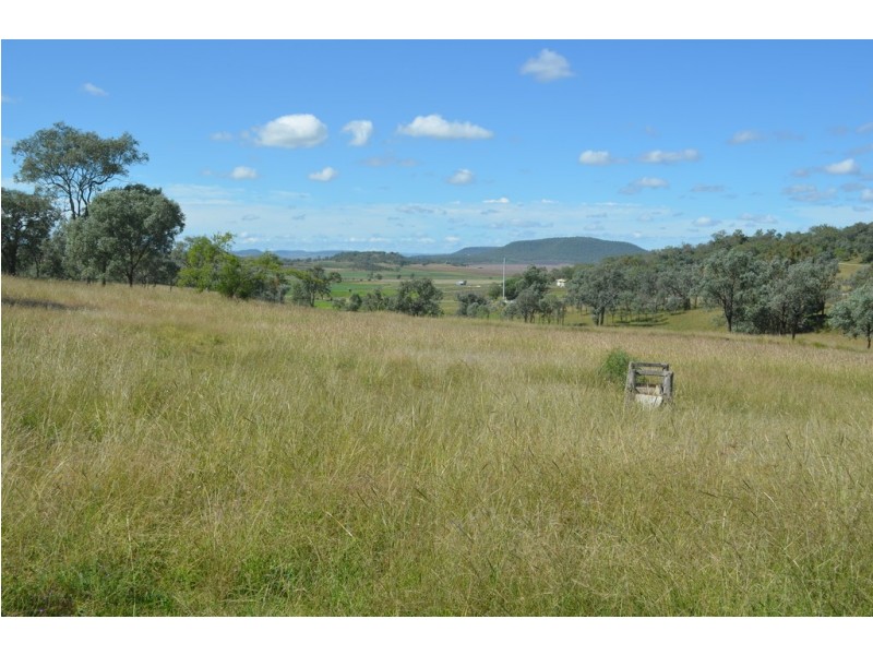 215 Hazelwood Road, Southbrook QLD 4363