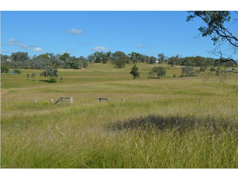 215 Hazelwood Road, Southbrook QLD 4363