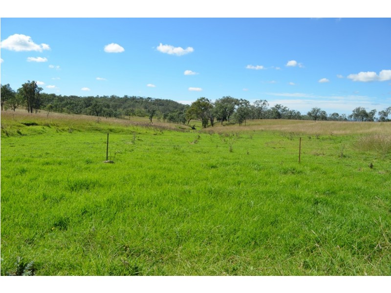 215 Hazelwood Road, Southbrook QLD 4363