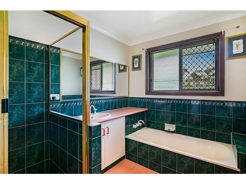 6 Pizzoni Road, Glenvale QLD 4350