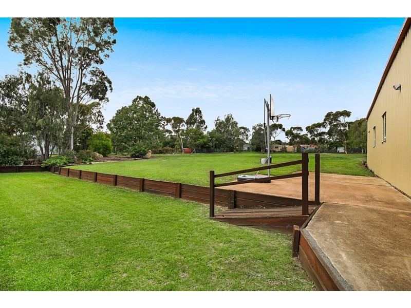 6 Pizzoni Road, Glenvale QLD 4350