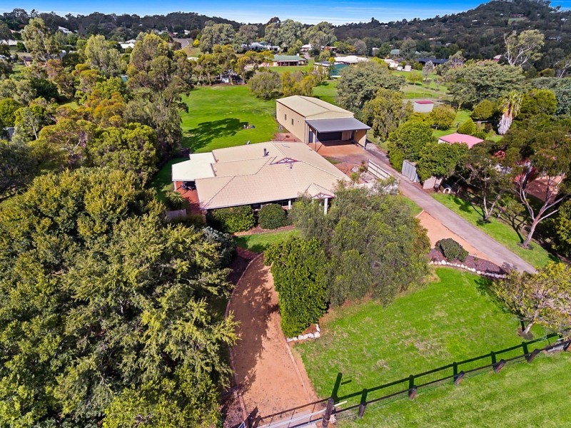 6 Pizzoni Road, Glenvale QLD 4350