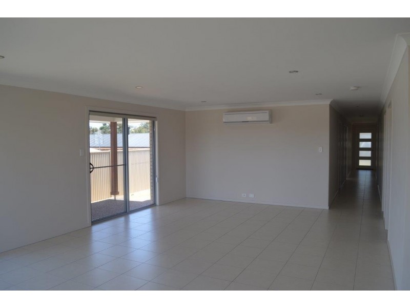28 Carlin Street, Glenvale QLD 4350