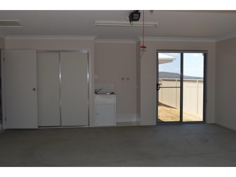 28 Carlin Street, Glenvale QLD 4350