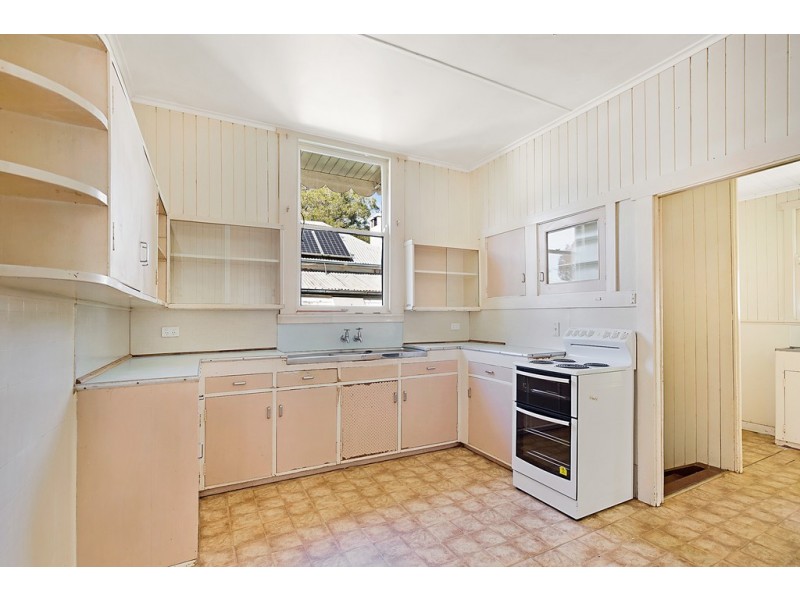 16a Wallace Street, Newtown QLD 4350