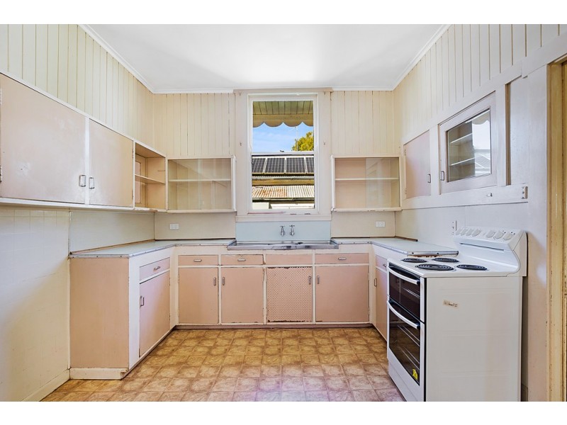 16a Wallace Street, Newtown QLD 4350