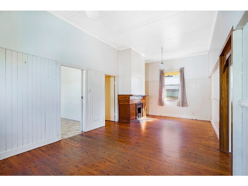 16a Wallace Street, Newtown QLD 4350
