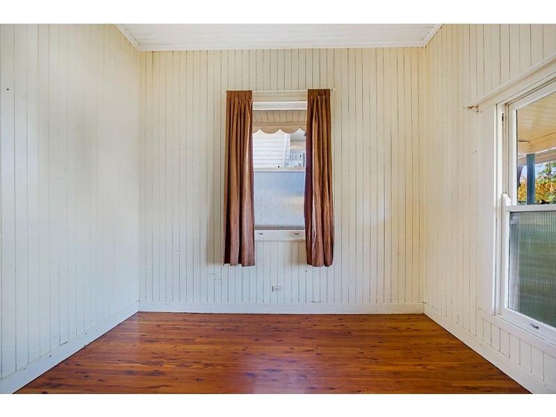 16a Wallace Street, Newtown QLD 4350