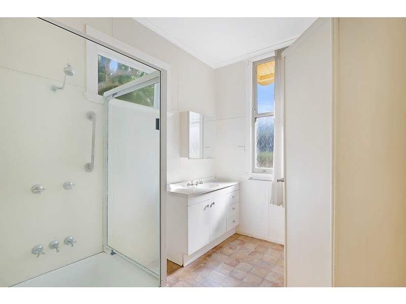 16a Wallace Street, Newtown QLD 4350