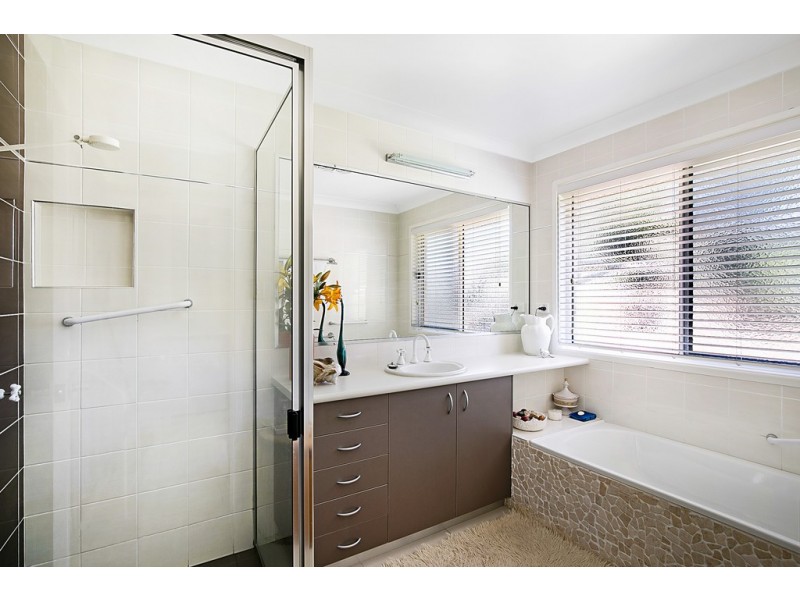 12 Windemere Terrace, Mount Lofty QLD 4350