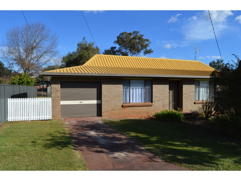 44 Lotus Crescent, Centenary Heights QLD 4350