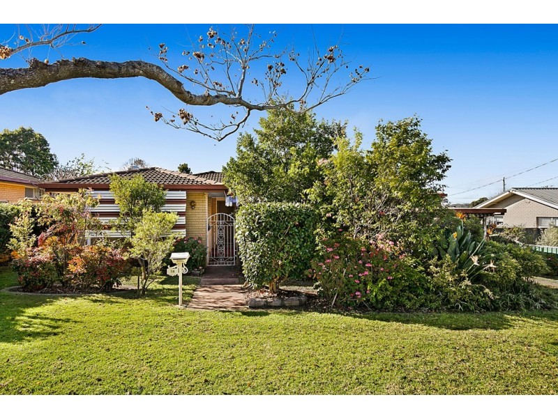 16 Raelyn Street, Centenary Heights QLD 4350