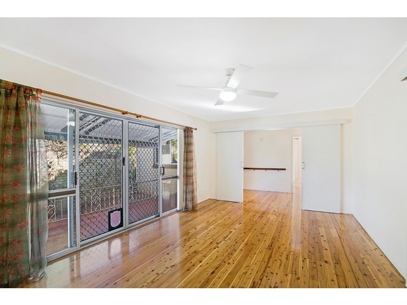 16 Raelyn Street, Centenary Heights QLD 4350