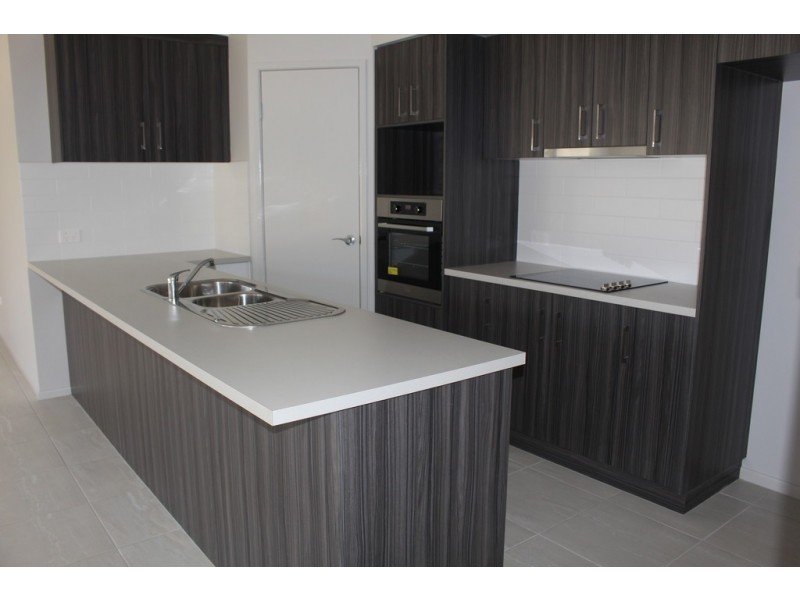 2/164 Main Street, Westbrook QLD 4350