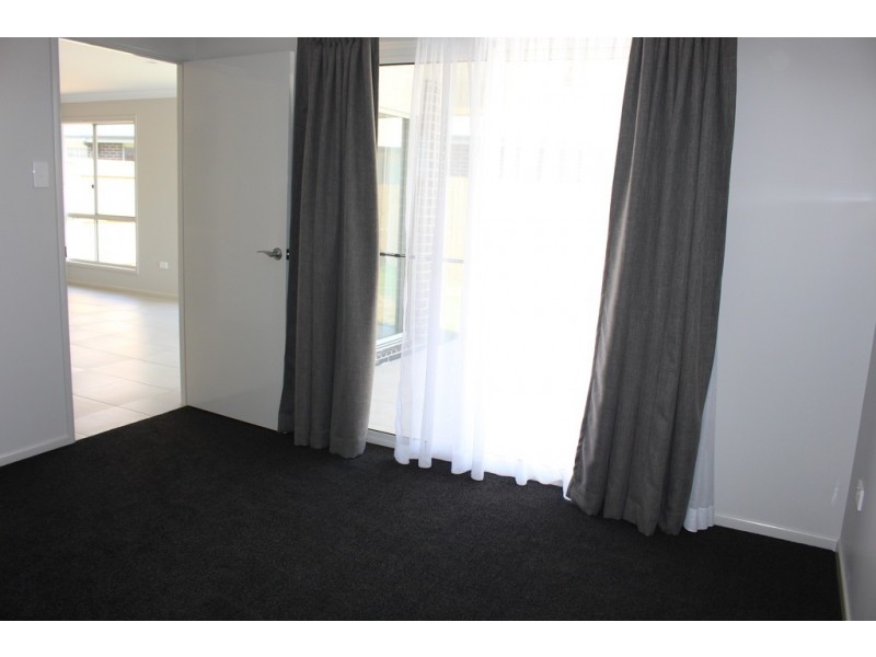 2/164 Main Street, Westbrook QLD 4350