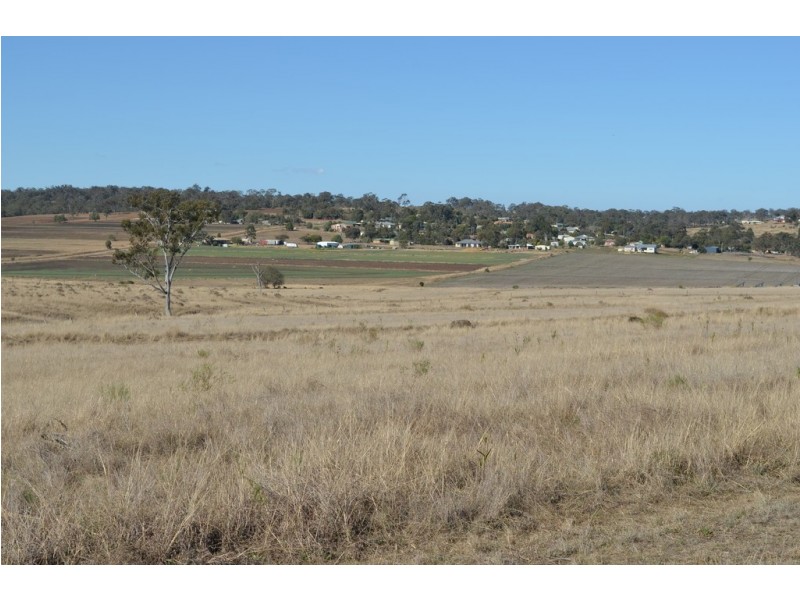 20 Peters Road, Meringandan West QLD 4352