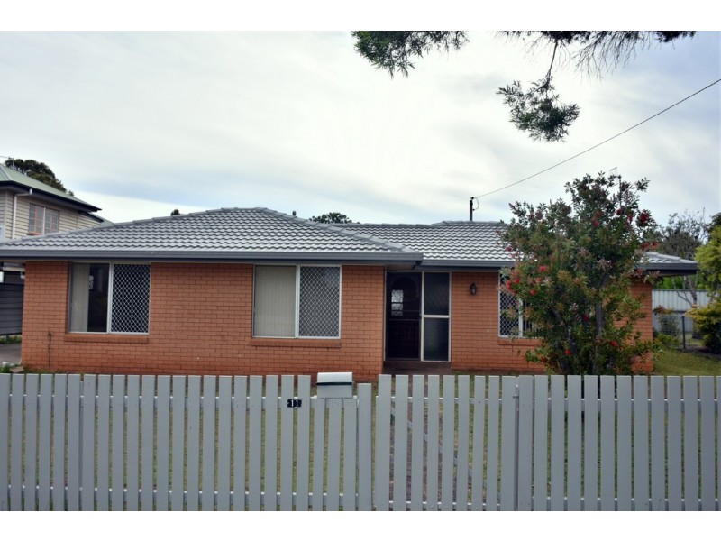 11 Grace Street, Crows Nest QLD 4355