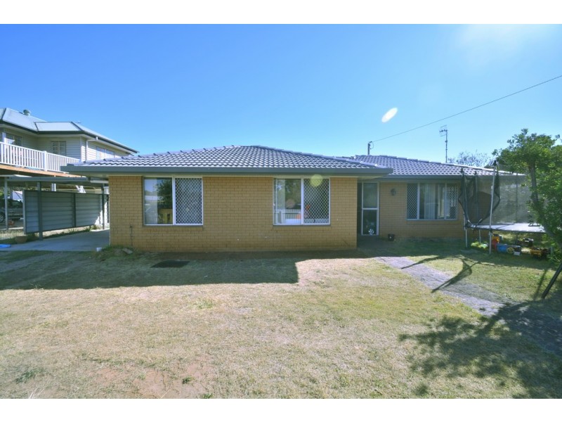 11 Grace Street, Crows Nest QLD 4355
