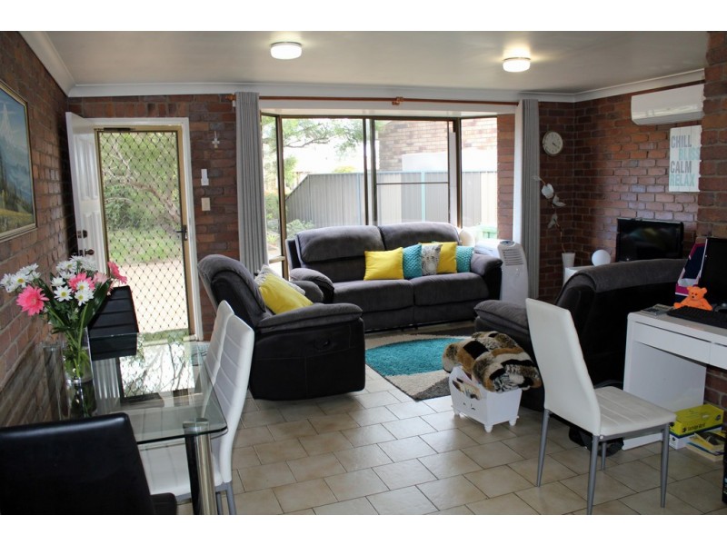 2/11 Rachel Street, Kearneys Spring QLD 4350